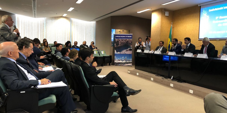 Conselho Nacional de Turismo debate impacto do coronavírus no setor