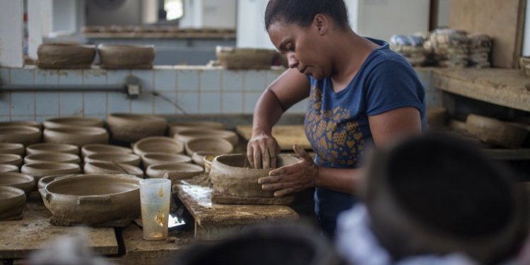 Salário de funcionários de pequenas e médias empresas será financiado pelo governo