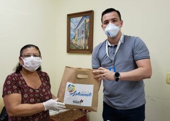 Artesãos entregam peças do edital “Nosso artesanato” promovido pela Setur