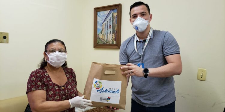 Artesãos entregam peças do edital “Nosso artesanato” promovido pela Setur