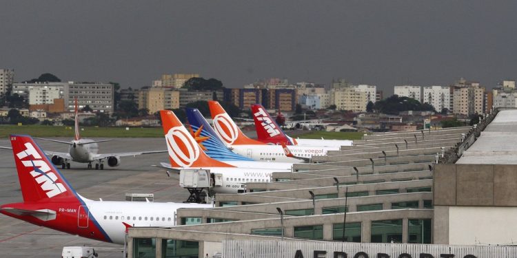 Socorro de R$ 6 bi do BNDES às aéreas continua travado