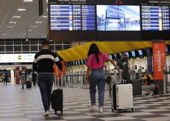 Conheça prós e contras de comprar passagem com milhas de terceiros