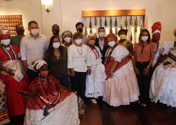 Baianas do acarajé são homenageadas com lançamento de prêmio