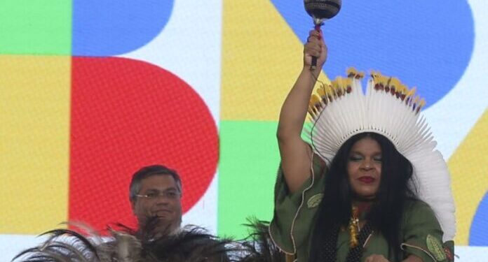 Deputada por São Paulo, maranhense Sônia Guajajara assume Ministério dos Povos Indígenas