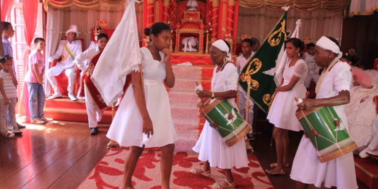 Festa do Divino Espírito Santo começou nesta quarta-feira (17) em Alcântara