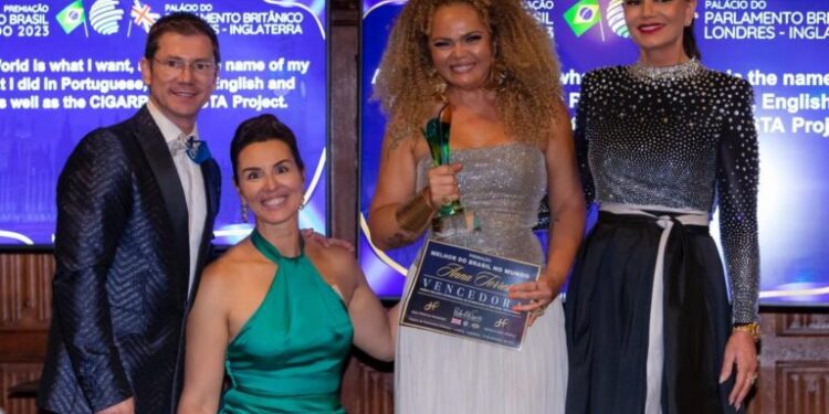 Anna Torres recebe prêmio ‘Melhores do Brasil no Mundo’ em Londres