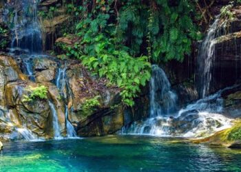 Chapada do nordeste brasileiro tem poço azul apaixonante