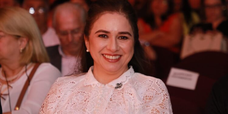 Ana Carolina Medeiros é a nova presidente da Abav Nacional; veja diretoria para o biênio 2024/25