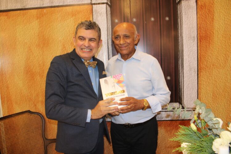 Edilson Baldez prestigia lançamento de livro sobre patrimônio histórico em São Luís