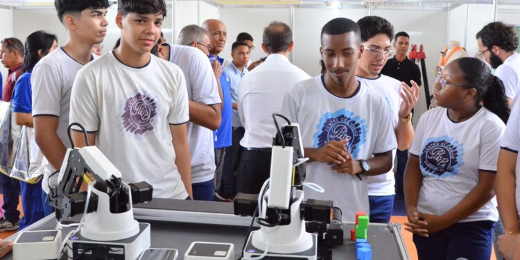 Baldez faz abertura oficial do Mundo SENAI no Maranhão