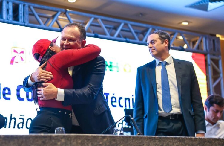 Governo do Estado, Famem, BNB, e Sebrae assinam termo de cooperação para ampliação do microcrédito