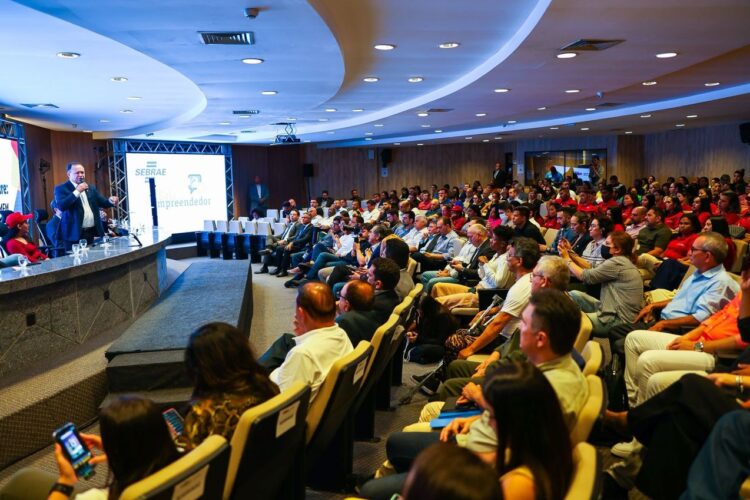 Governo do Estado, Famem, BNB, e Sebrae assinam termo de cooperação para ampliação do microcrédito