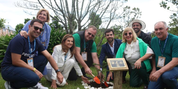 Festuris homenageia Costa Rica nos 10 anos da Árvore da Integração