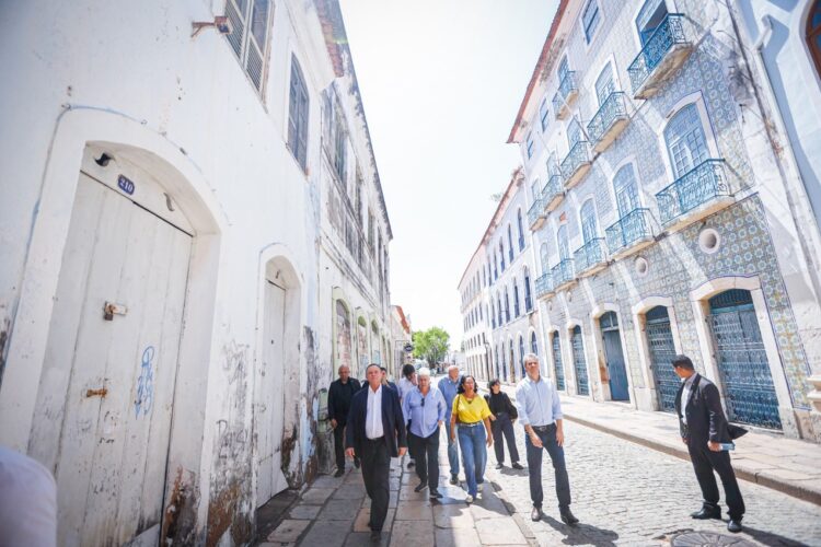 Governo e rede hoteleira portuguesa vistoriam obras no Centro Histórico de São Luís