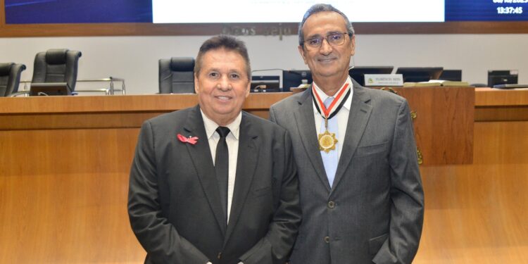 Vice-presidente do Sinduscon-MA recebe medalha Manuel Beckman