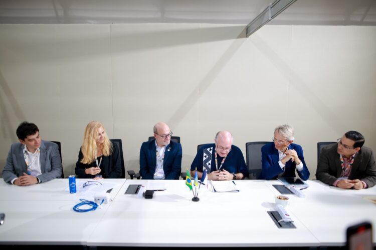 Governo apresenta proposta de bioeconomia e sustentabilidade e firma parceria com BID e AFD para alta conectividade