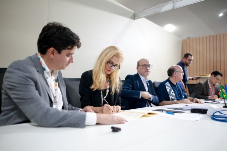 Governo apresenta proposta de bioeconomia e sustentabilidade e firma parceria com BID e AFD para alta conectividade