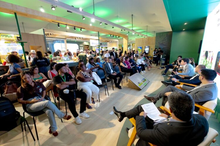 Governo apresenta proposta de bioeconomia e sustentabilidade e firma parceria com BID e AFD para alta conectividade