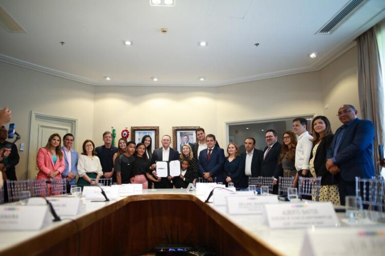 Governo do Maranhão sanciona lei que cria auxílio financeiro para crianças e adolescentes órfãos do feminicídio