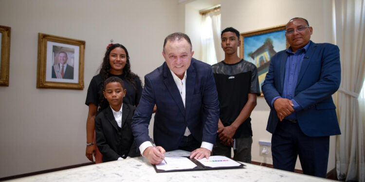 Governo do Maranhão sanciona lei que cria auxílio financeiro para crianças e adolescentes órfãos do feminicídio