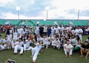 Governador do Maranhão e ministro dos Transportes entregam unidades habitacionais em Porto Franco