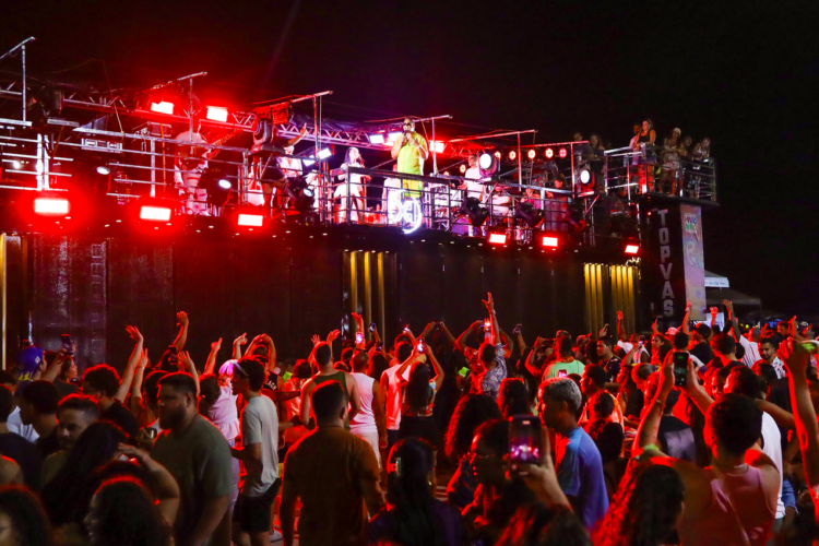 Furacão Veveta puxa multidão de 650 mil pessoas na Avenida Litorânea