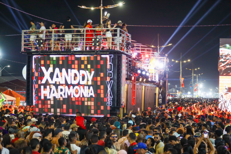 Furacão Veveta puxa multidão de 650 mil pessoas na Avenida Litorânea