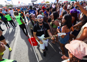 Furacão Veveta puxa multidão de 650 mil pessoas na Avenida Litorânea