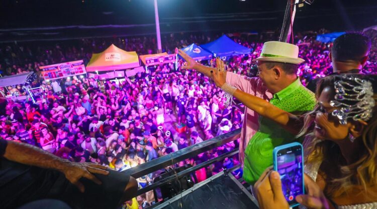Pré-carnaval do Maranhão é sucesso de público com shows de Léo Santana e Banda Eva na Avenida Litorânea