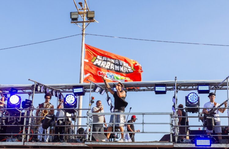 Pré-carnaval do Maranhão é sucesso de público com shows de Léo Santana e Banda Eva na Avenida Litorânea