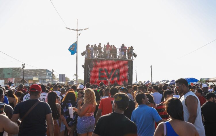 Pré-carnaval do Maranhão é sucesso de público com shows de Léo Santana e Banda Eva na Avenida Litorânea