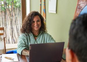 Liderança feminina impulsiona hospitalidade de alto padrão em Atins