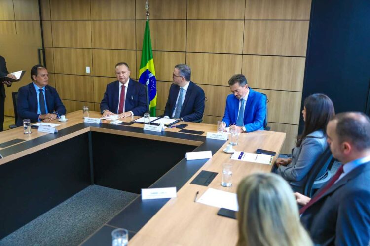 Governador Carlos Brandão firma acordo de R$ 53 milhões para obras em aeroporto de Barra do Corda