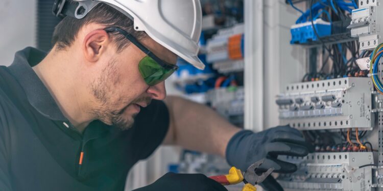 SENAI-MA tem vagas gratuitas para o curso de Aprendizagem Industrial em Eletricista de Manutenção em Bacabal