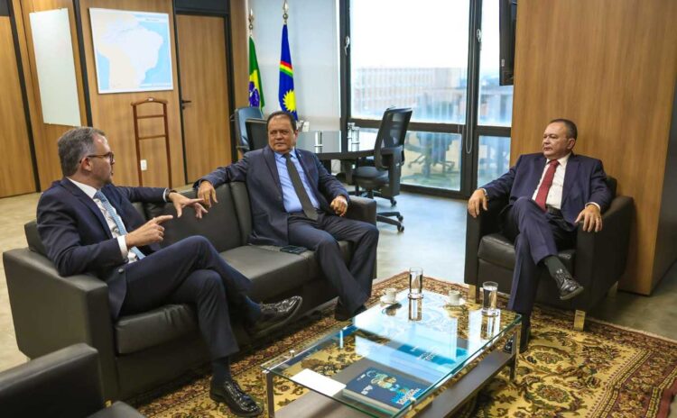 Governador Carlos Brandão firma acordo de R$ 53 milhões para obras em aeroporto de Barra do Corda