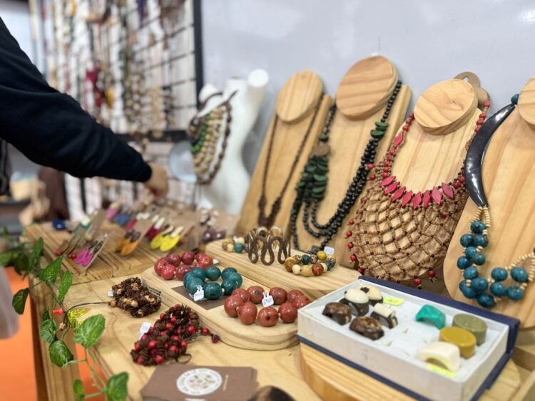 Biojoias maranhenses conquistam público no Salão do Artesanato Brasileiro em São Paulo