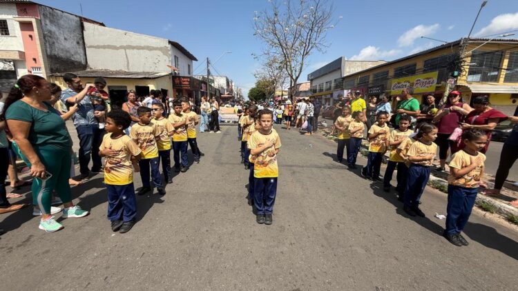 CENAZA REALIZA 28ª EDIÇÃO DE DESFILE CÍVICO-ESTUDANTIL NESTA  SEXTA-FEIRA