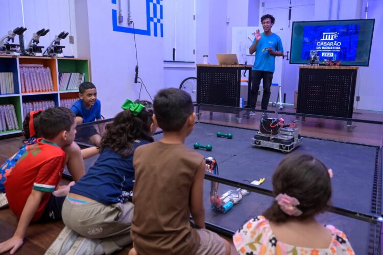 Centenas de pessoas participaram da programação do Dia das Crianças promovida pelo SESI Casarão