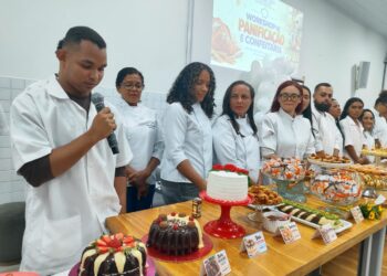Antes da vitrine, técnica: alunos do SENAI apresentam produtos de panificação e confeitaria