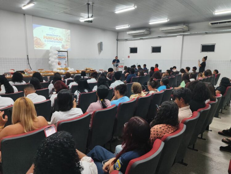 Antes da vitrine, técnica: alunos do SENAI apresentam produtos de panificação e confeitaria